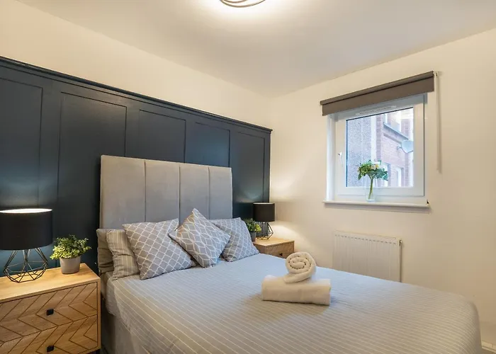 Modern 2bed Apartment-free Parking דירה *