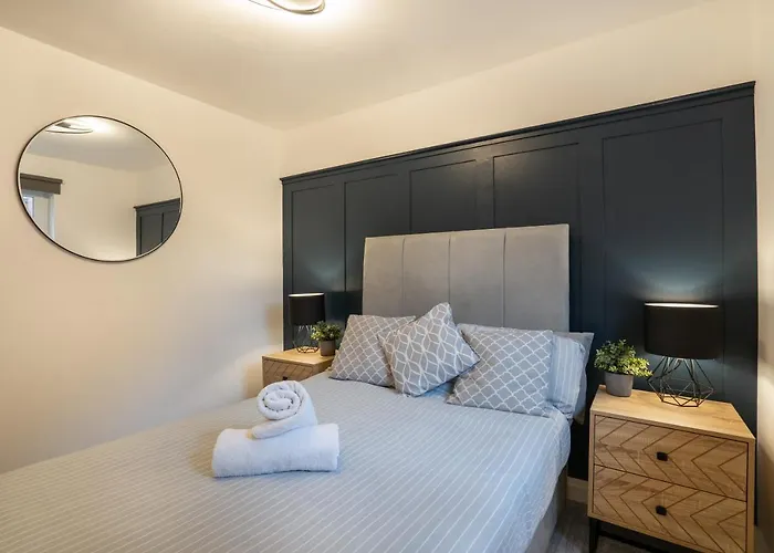 Modern 2bed Apartment-free Parking דירה