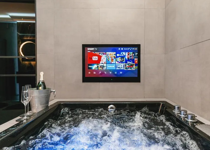 Sovo - Luxury Romantic Westend With Jacuzzi Bath