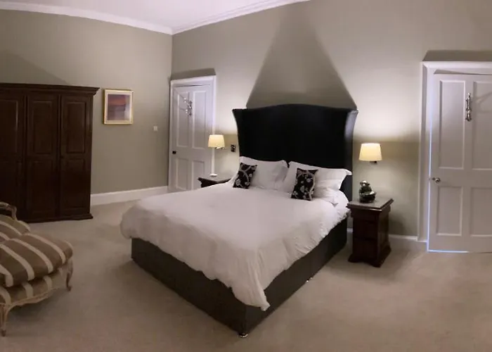 West End Townhouse Bed & Breakfast Edinburg