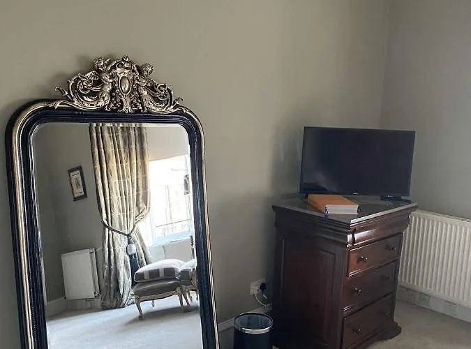 West End Townhouse Bed & Breakfast Edinburg