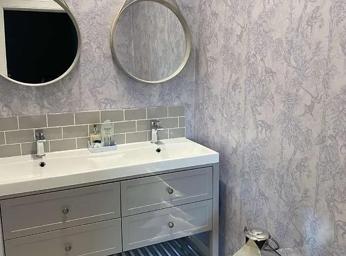 West End Townhouse Bed & Breakfast Edinburg