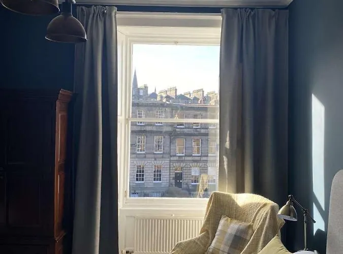 Alojamento de Acomodação e Pequeno-almoço West End Townhouse 3*