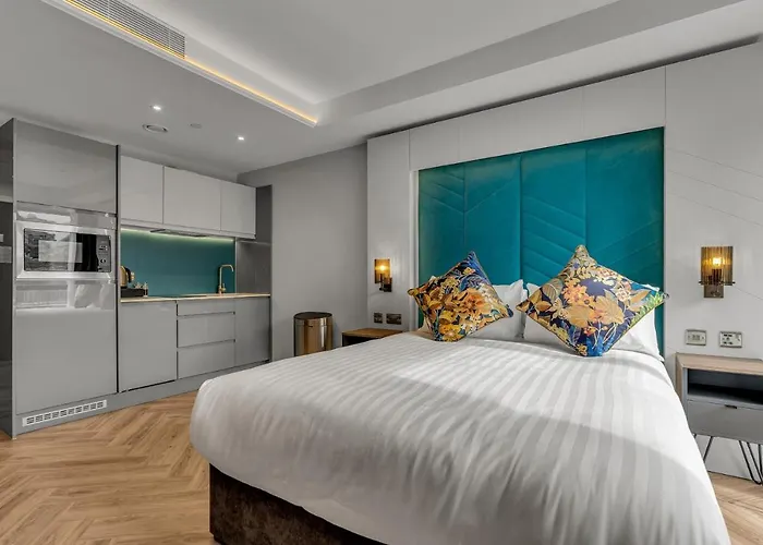 Roomzzz 公寓式酒店
