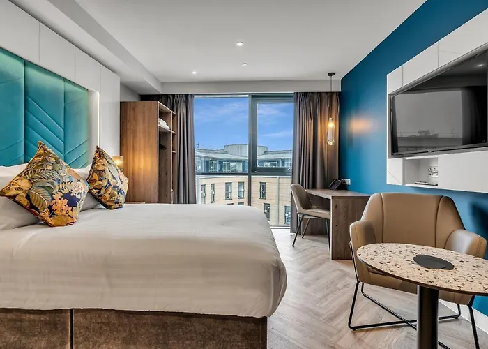 Roomzzz Aparthotel Edinburgh
