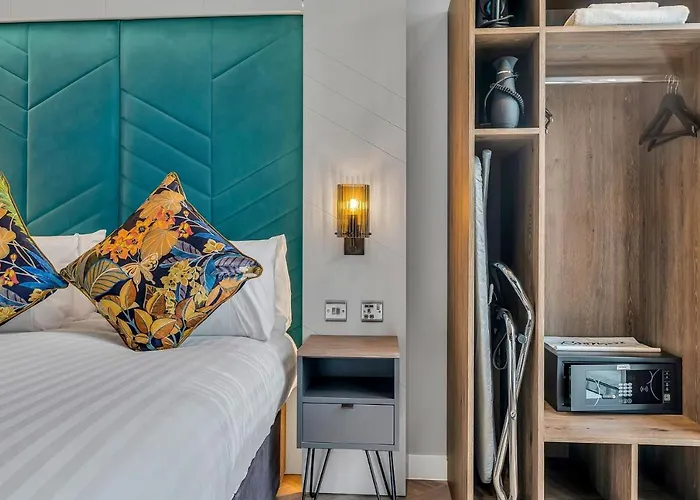 Roomzzz 公寓式酒店