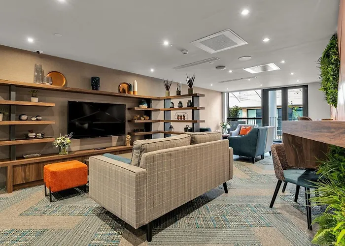 Aparthotel Roomzzz 4*