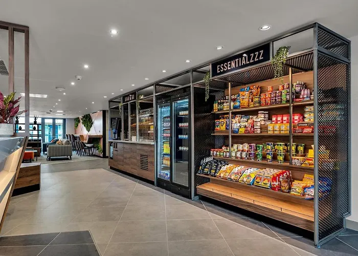 Roomzzz Aparthotel 4*