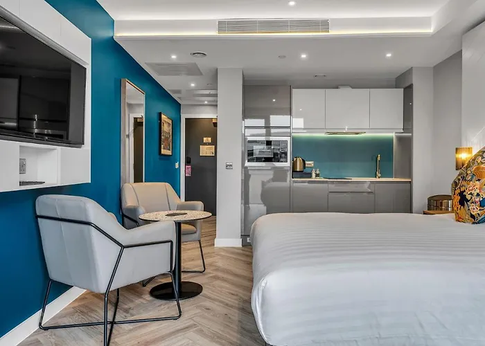 Roomzzz 4* 爱丁堡