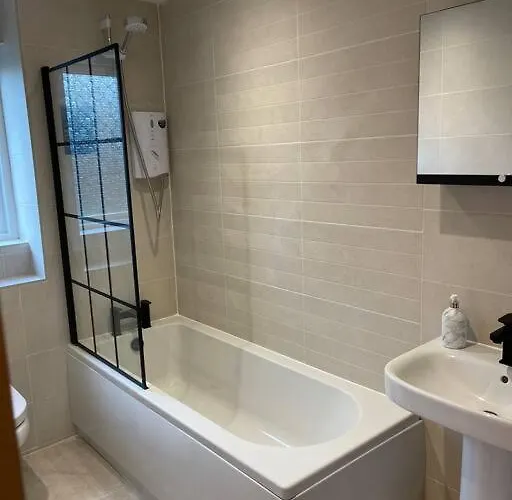 Apartment 2 Bed Centre Modern Flat *