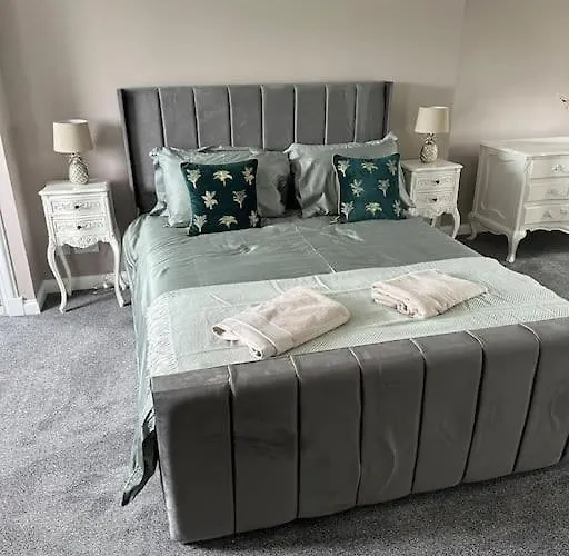 Cameron Coach House Modern In Murrayfield Edimburgo