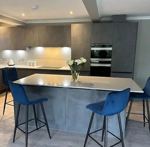 Cameron Coach House Modern In Murrayfield Casa vacanze