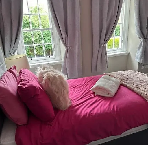 Cameron Coach House Modern In Murrayfield Edimburgo