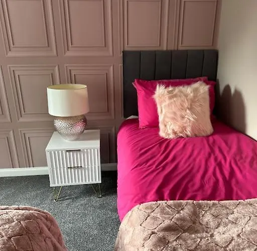 Cameron Coach House Modern In Murrayfield Edimburgo