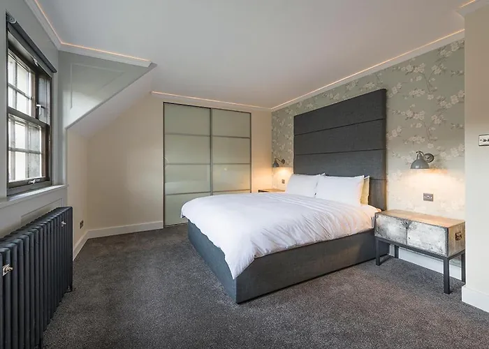 - - With Balcony And Free, Secure Garage Parking Lägenhet Edinburg
