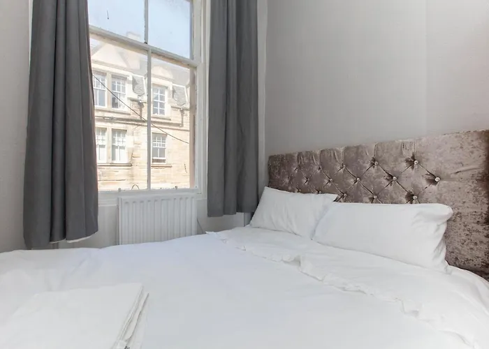 Bright & Homely City Centre Near Holyrood * Edinburgh