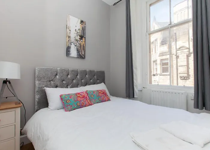 Daire Bright & Homely City Centre Near Holyrood