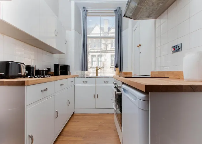 Bright & Homely City Centre Near Holyrood Daire