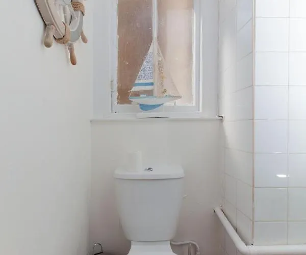 Bright & Homely City Centre Near Holyrood Edinburgh