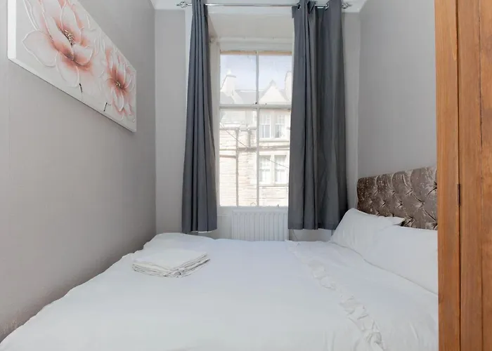 Bright & Homely City Centre Near Holyrood *