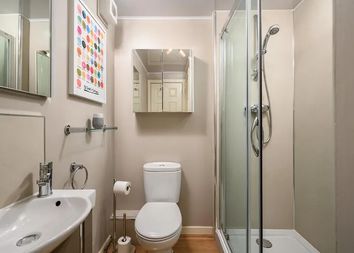 Castle View Hideaway דירה