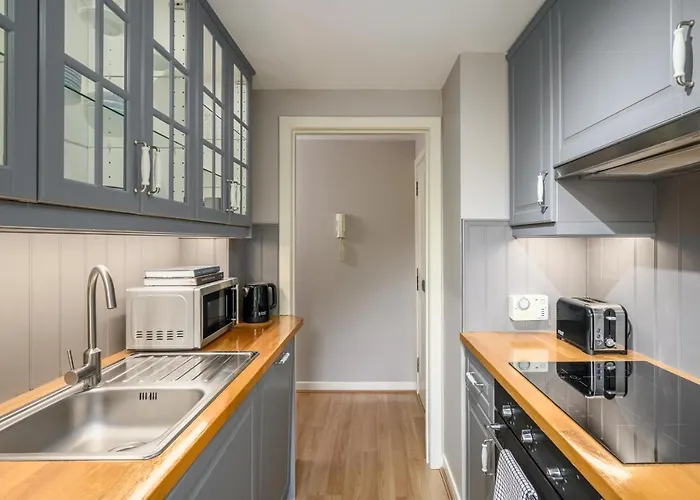 דירה Castle View Hideaway *