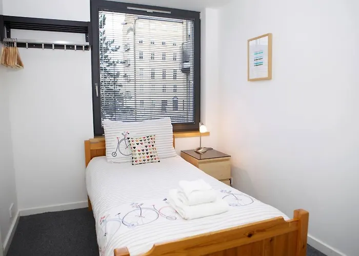 Appartamento Joivy Inviting Flat With Parking In Canonmills Edimburgo