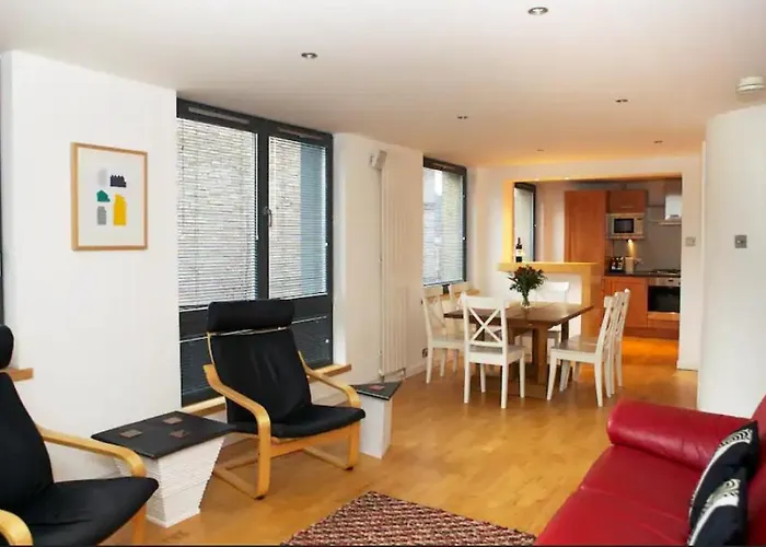 Daire Joivy Inviting Flat With Parking In Canonmills