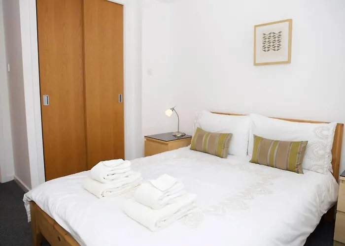 Joivy Inviting Flat With Parking In Canonmills Daire