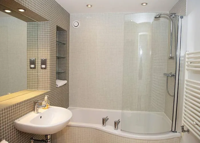 Joivy Inviting Flat With Parking In Canonmills * Edinburgh