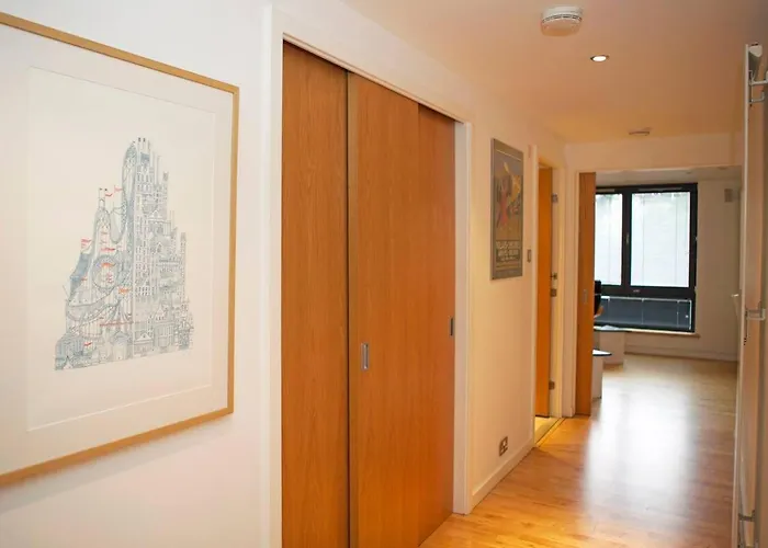 Daire Joivy Inviting Flat With Parking In Canonmills