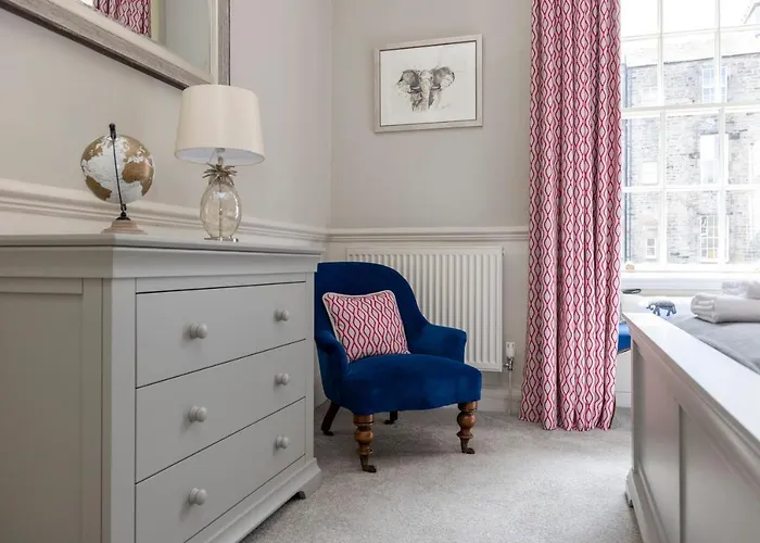 Elegant 2-bedroom In Centre Apartment