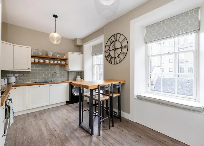 Apartment Elegant 2-bedroom In Centre Edinburgh