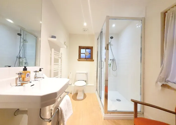 2-bedroom With Parking - Ground Floor דירה *