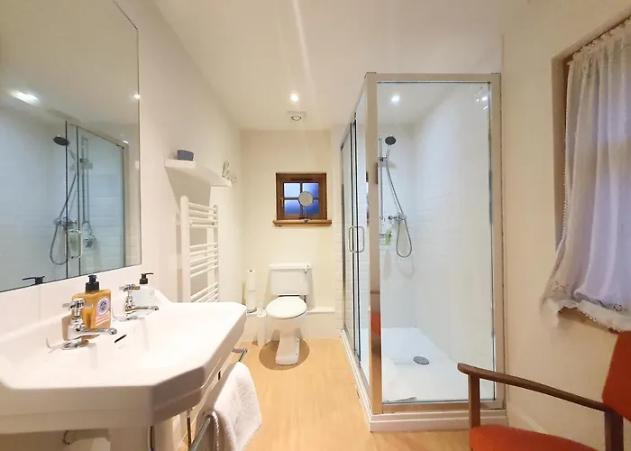 דירה 2-bedroom With Parking - Ground Floor אדינבורו