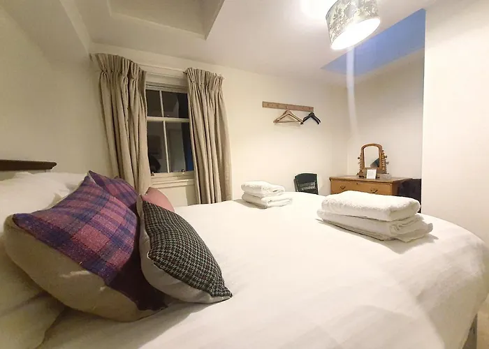 2-bedroom With Parking - Ground Floor * אדינבורו