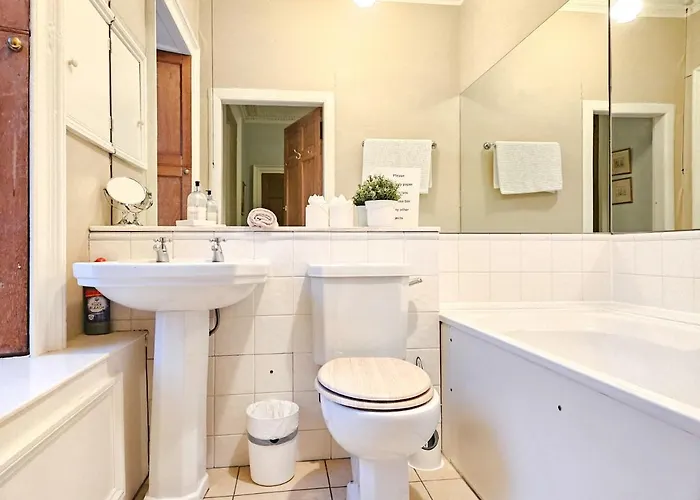 Unique New Town Near Princes Street Apartment *