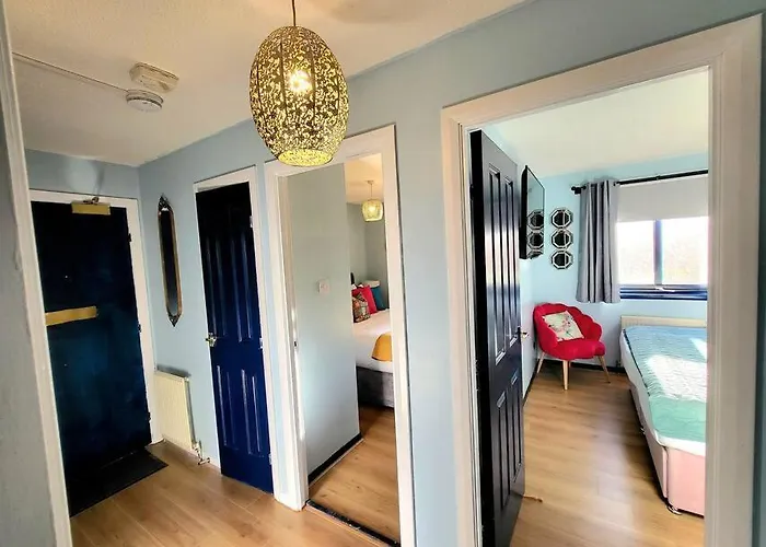 Harrismith Place By Sensational Short Lets & Serviced With Free Parking & Wi-fi