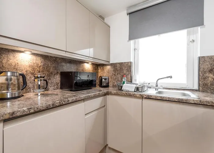 Cosy 1 Bedroom In The West End *