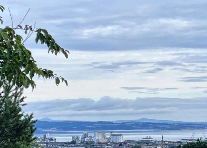 דירה Garden Flat אדינבורו