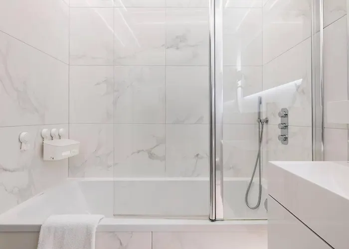 Immaculate 3 Bed With Private Entrance In Inverleith * 爱丁堡