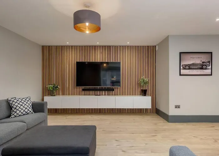 Immaculate 3 Bed With Private Entrance In Inverleith *