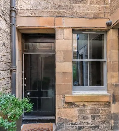 Immaculate 3 Bed With Private Entrance In Inverleith
