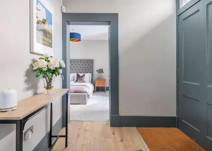 Apartament Immaculate 3 Bed With Private Entrance In Inverleith *