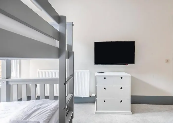 Immaculate 3 Bed With Private Entrance In Inverleith *