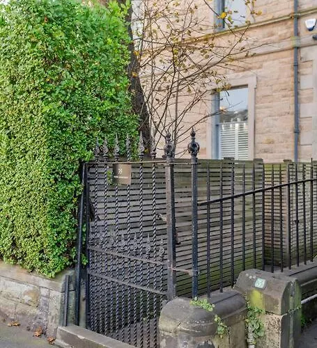 Immaculate 3 Bed With Private Entrance In Inverleith * Edynburg