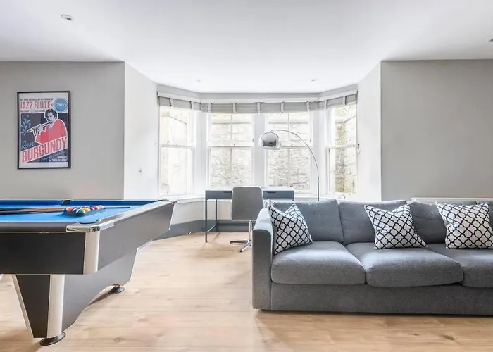 Immaculate 3 Bed With Private Entrance In Inverleith * Edinburgh