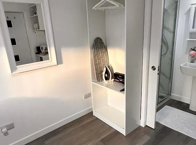 En-suite With Independent Entrance. Casa de hóspedes