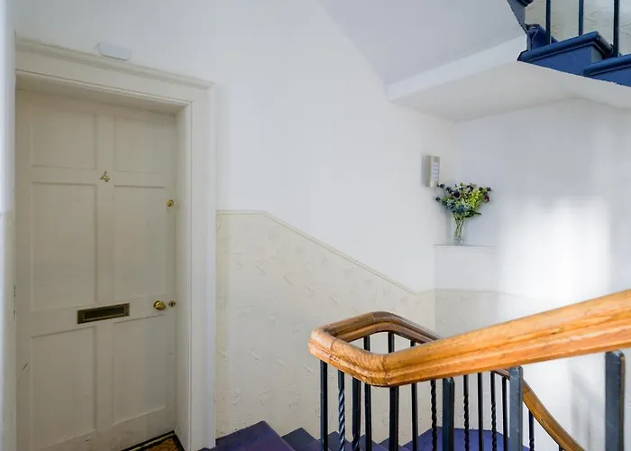 Historic Ramsay Garden Apt With Balcony Views - Pass The Keys Appartement