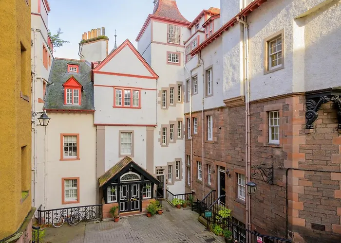 Historic Ramsay Garden Apt With Balcony Views - Pass The Keys Appartement *